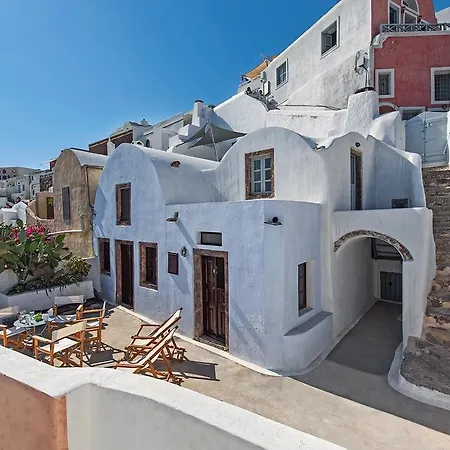 Opuntia Traditional Cave House * Oia