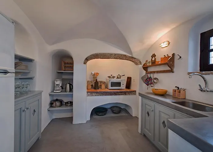 Opuntia Traditional Cave House *