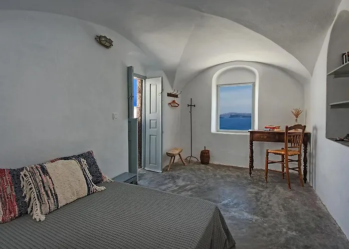 Opuntia Traditional Cave House Oia